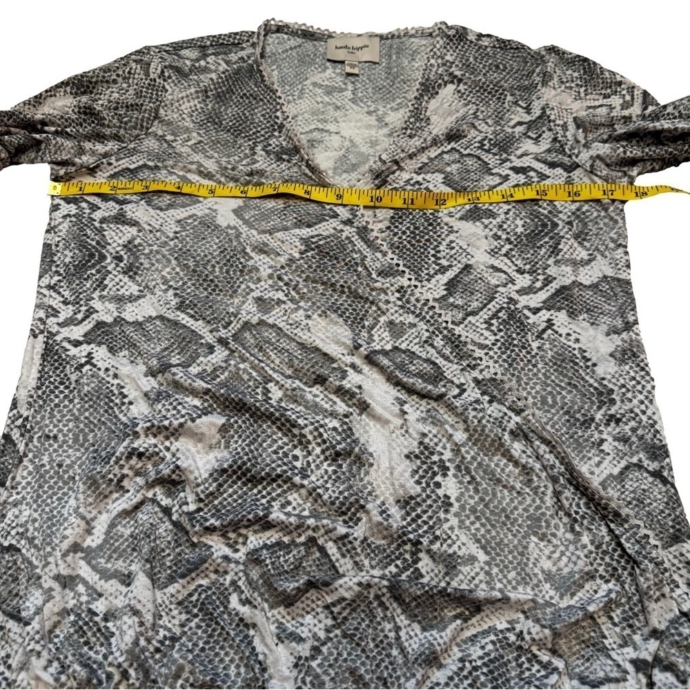 Haute Hippie Tribe Malia Printed Knit Surplice Top Grey Python Size XS Lace NEW - Picture 10 of 16